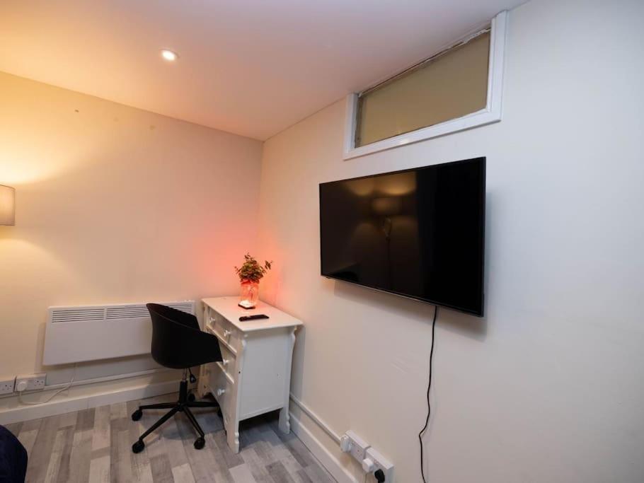 1 Bedroom-Sofabed-Worktable-4-Wifi-Parking London Eksteriør billede